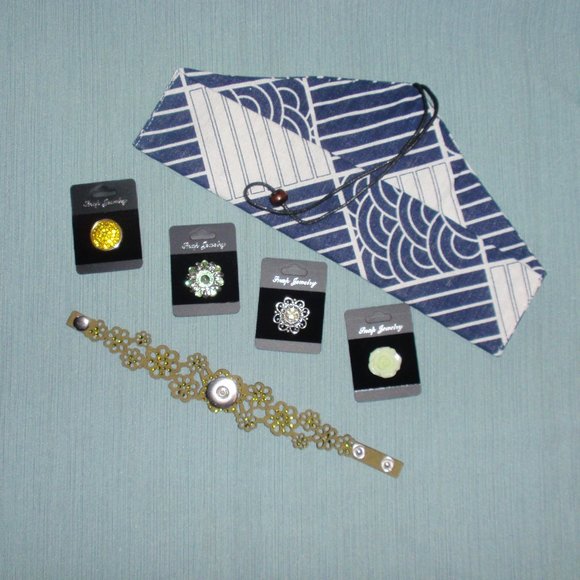 18mm Snap Bracelet Jewelry Bundle With 4 Snaps Rose Flowers - Picture 1 of 12